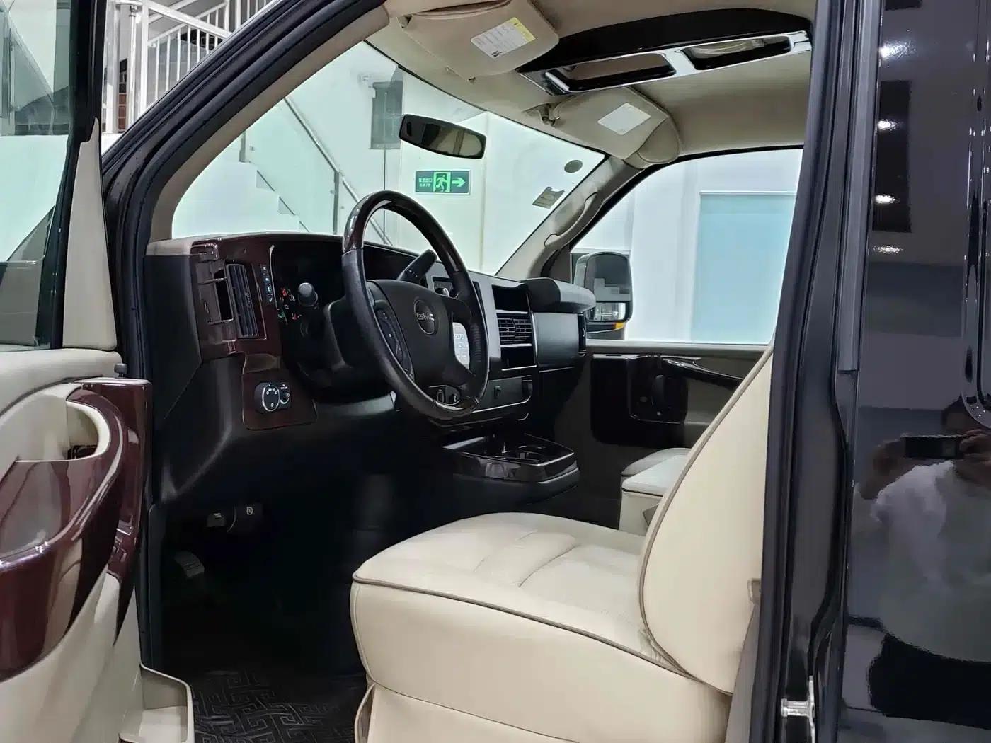 2014 SAVANA 6.0L Long Wheelbase Leader Edition — миниатюра 20