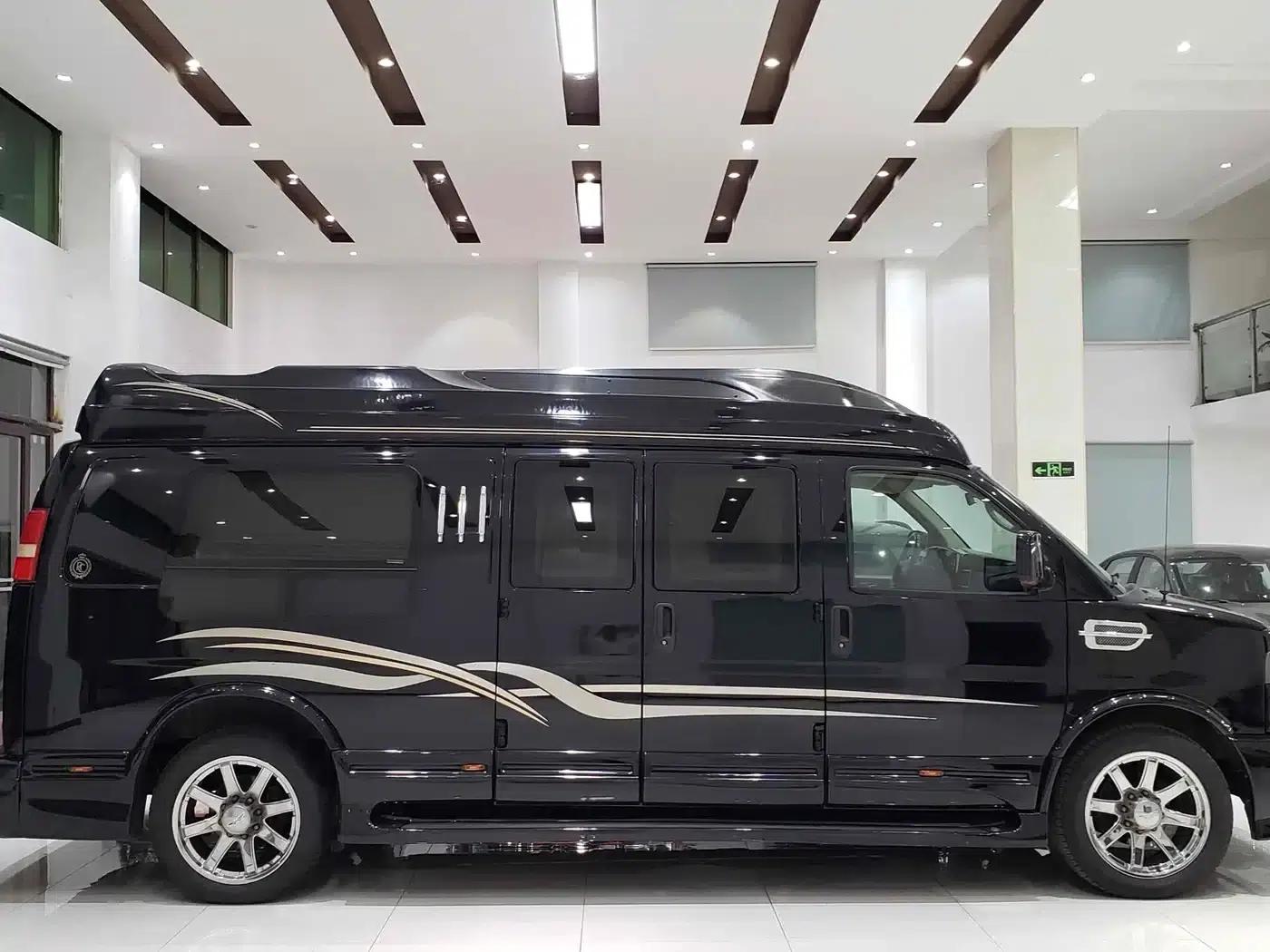 2014 SAVANA 6.0L Long Wheelbase Leader Edition — миниатюра 27