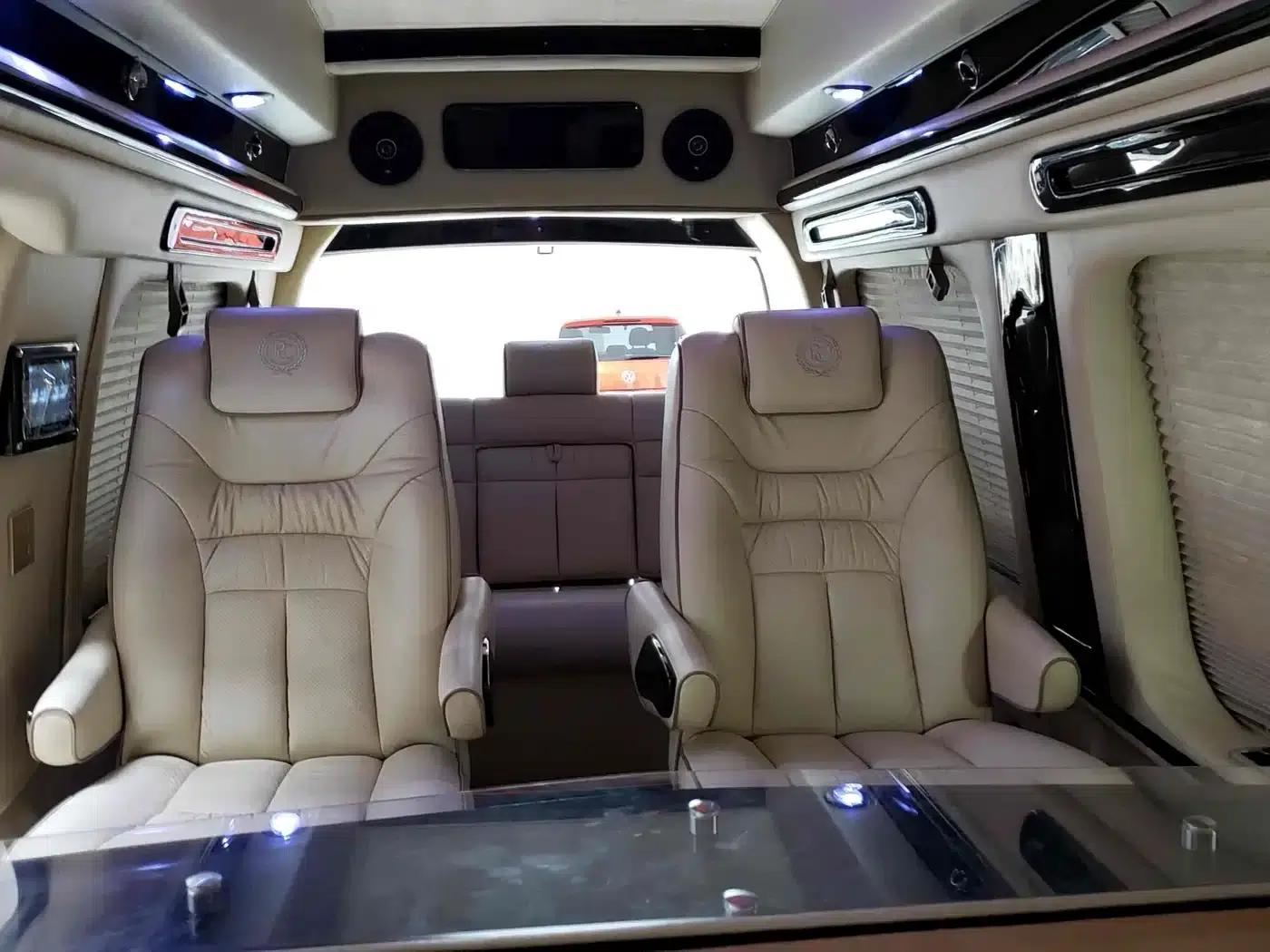 2014 SAVANA 6.0L Long Wheelbase Leader Edition — миниатюра 8