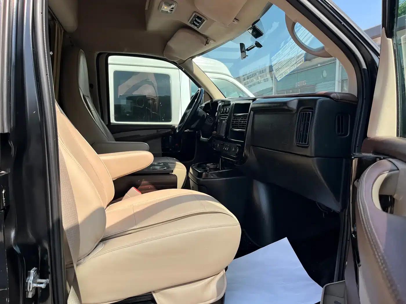 2014 SAVANA 5.3L AWD Leader Edition — миниатюра 11