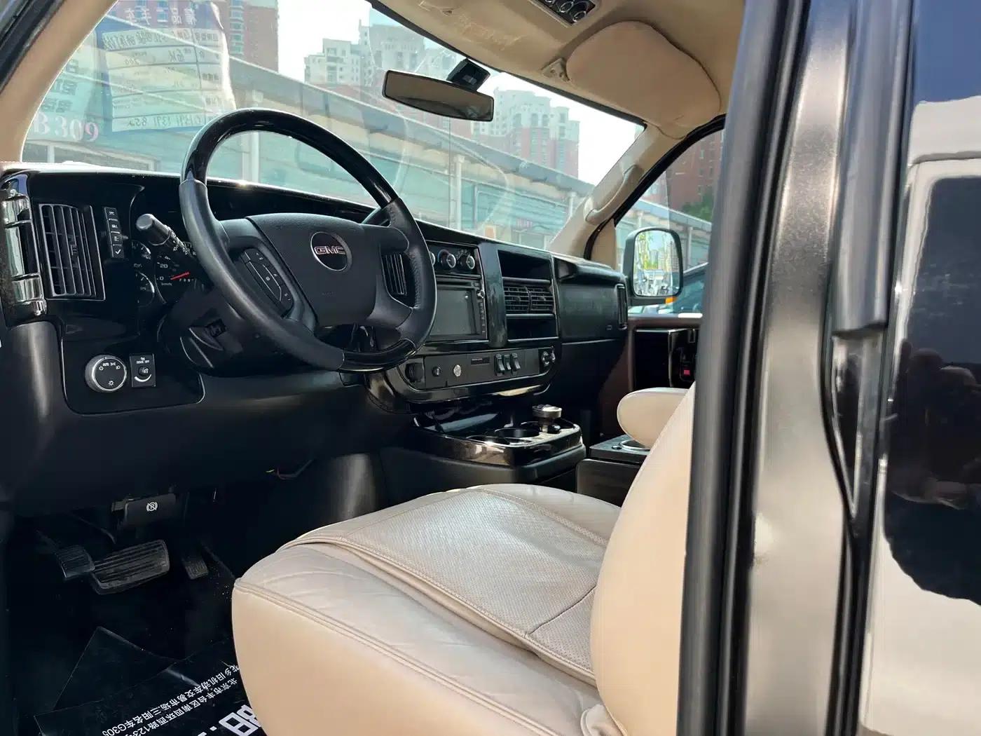 2014 SAVANA 5.3L AWD Leader Edition — миниатюра 6