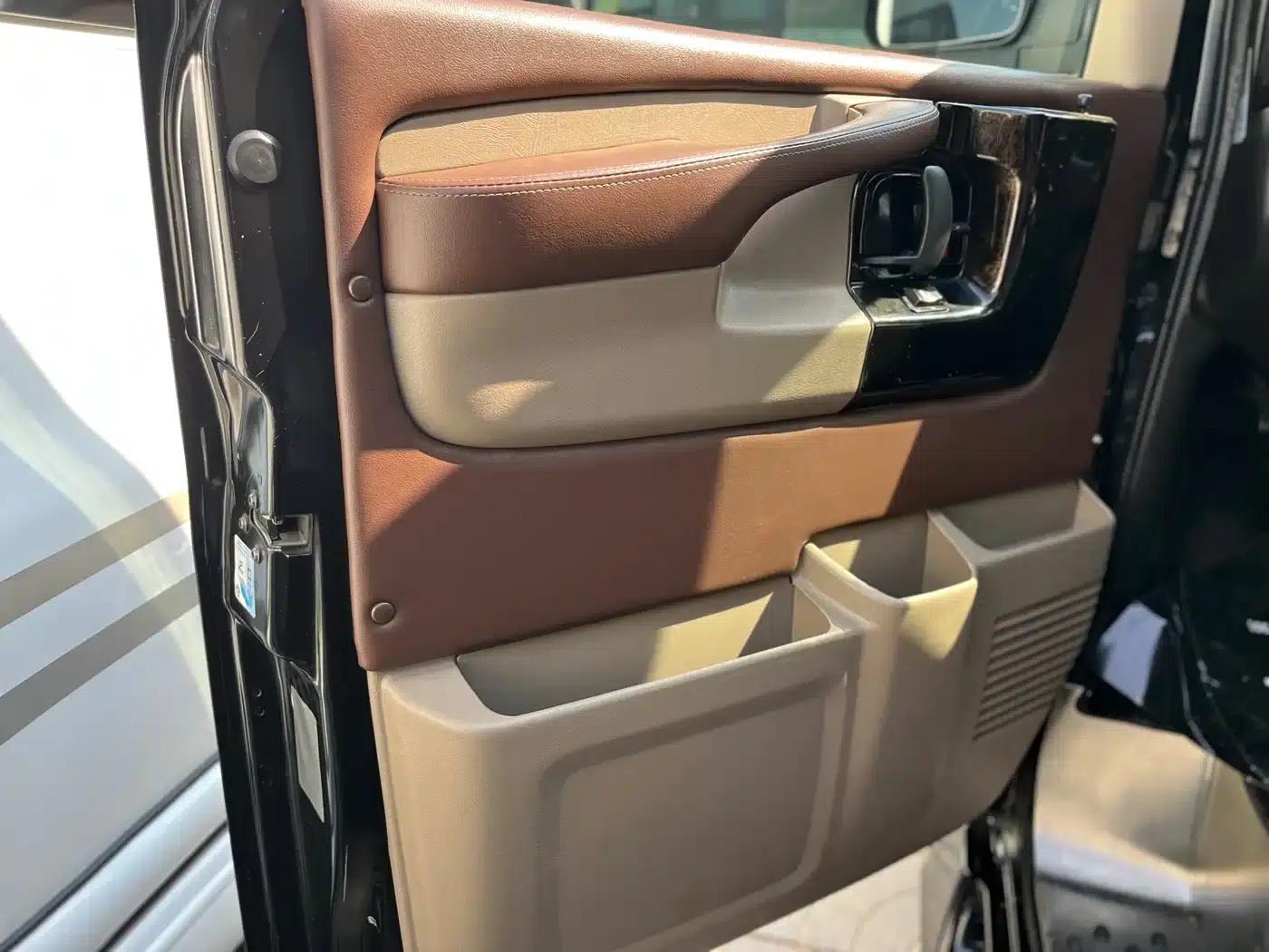 2014 SAVANA 5.3L AWD Leader Edition — миниатюра 7