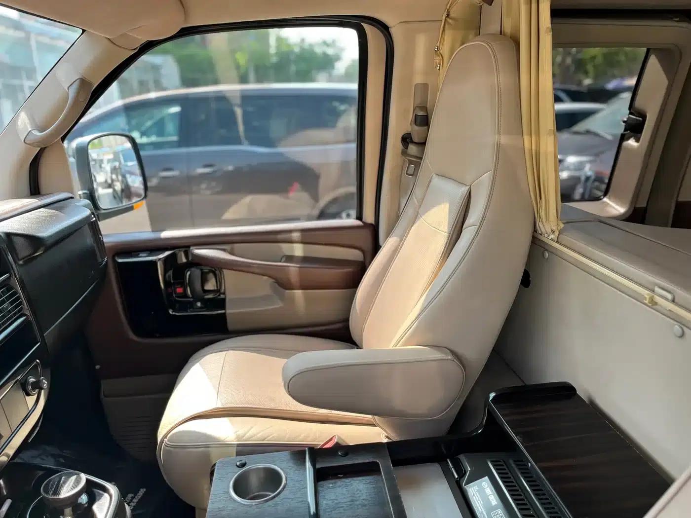 2014 SAVANA 5.3L AWD Leader Edition — миниатюра 8