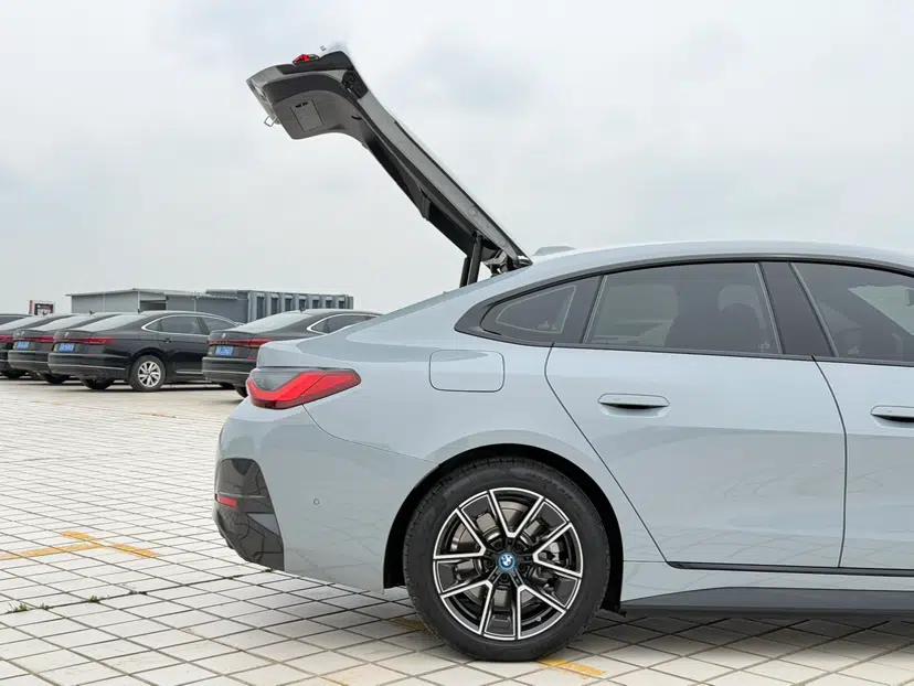 BMW i4 2023 eDrive40 — миниатюра 11