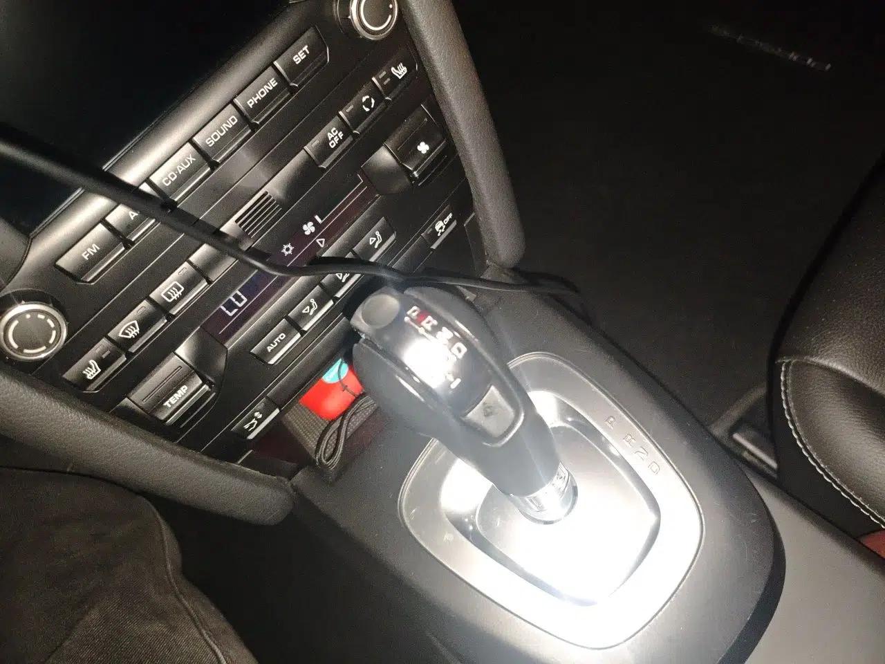 Porsche Cayman 2012 Cayman Black Edition 2.9L — миниатюра 15