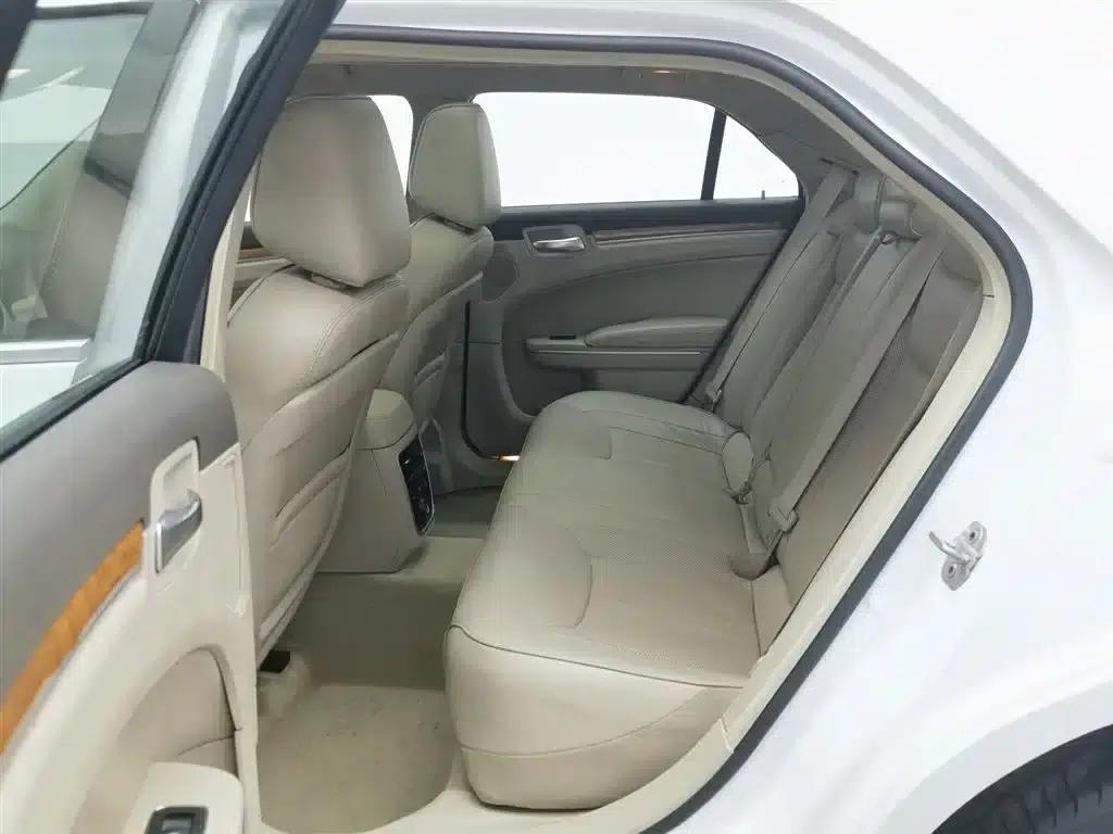 2013 Chrysler 300C Imported Model, 3.6L Premium Edition — миниатюра 15