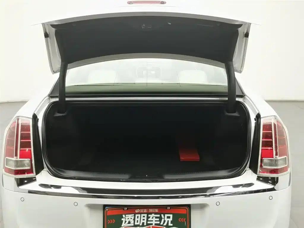 2013 Chrysler 300C Imported Model, 3.6L Premium Edition — миниатюра 16