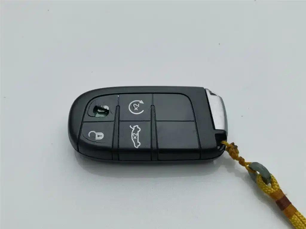 2013 Chrysler 300C Imported Model, 3.6L Premium Edition — миниатюра 19