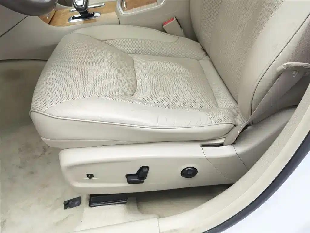 2013 Chrysler 300C Imported Model, 3.6L Premium Edition — миниатюра 20