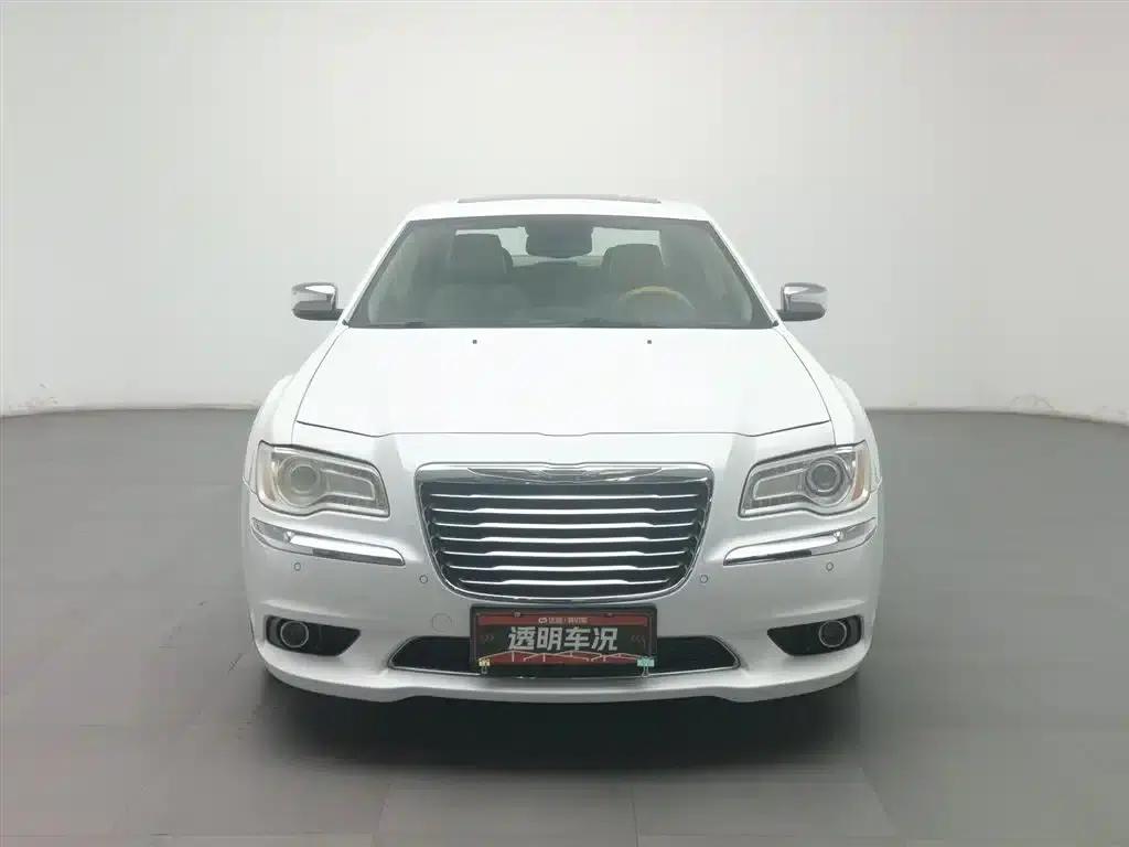 2013 Chrysler 300C Imported Model, 3.6L Premium Edition — миниатюра 3