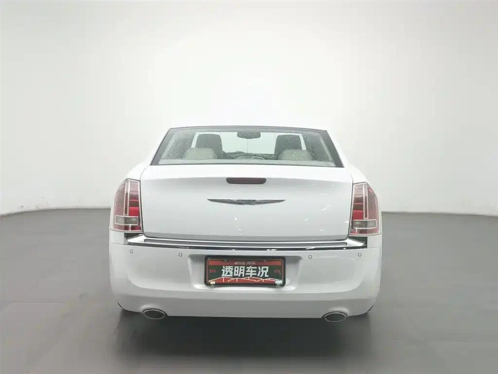 2013 Chrysler 300C Imported Model, 3.6L Premium Edition — миниатюра 4