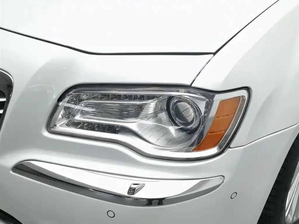 2013 Chrysler 300C Imported Model, 3.6L Premium Edition — миниатюра 7