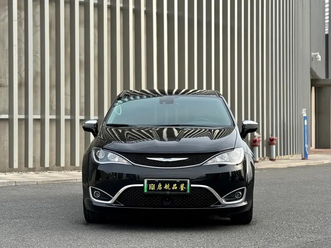 2019 Chrysler Grand Voyager PHEV (Imported) 3.6L Plug-in Hybrid — миниатюра 2
