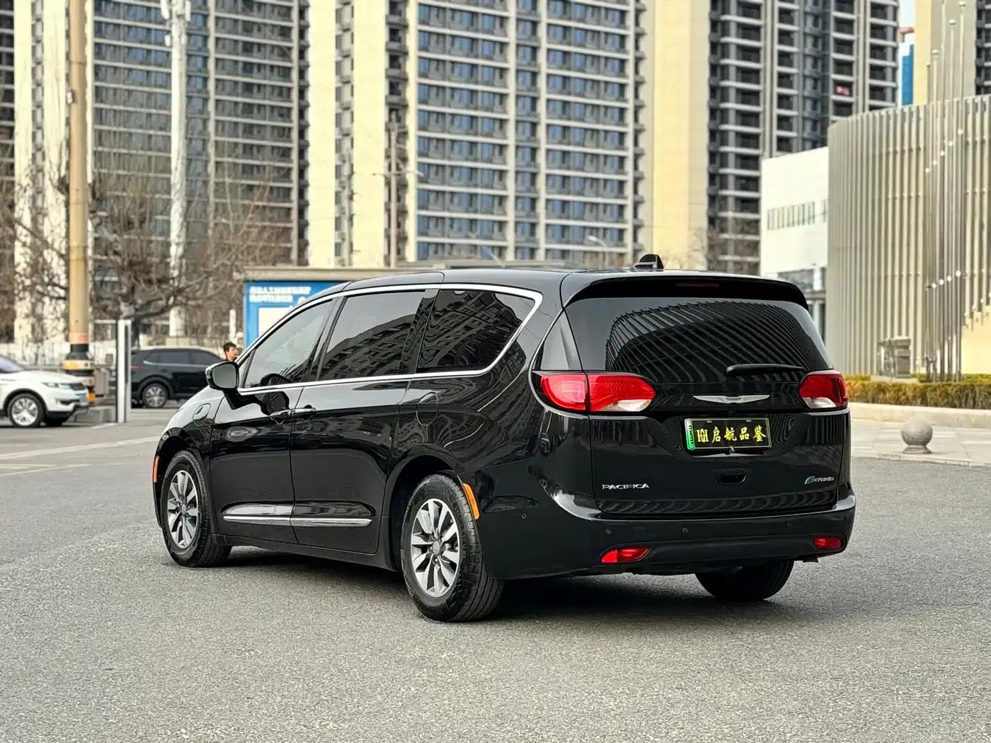 2019 Chrysler Grand Voyager PHEV (Imported) 3.6L Plug-in Hybrid — миниатюра 11