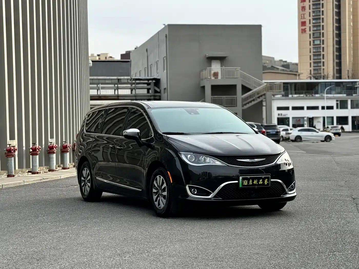2019 Chrysler Grand Voyager PHEV (Imported) 3.6L Plug-in Hybrid — миниатюра 3