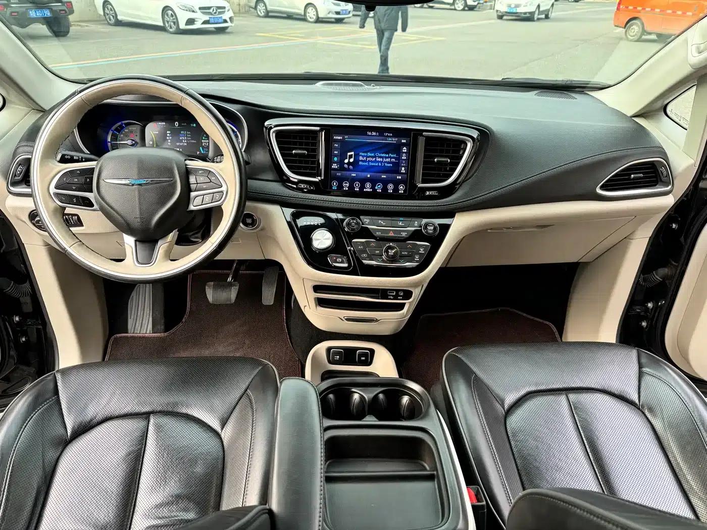 2019 Chrysler Grand Voyager PHEV (Imported) 3.6L Plug-in Hybrid — миниатюра 4