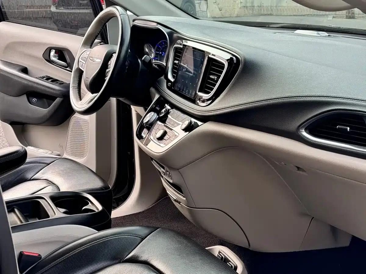 2019 Chrysler Grand Voyager PHEV (Imported) 3.6L Plug-in Hybrid — миниатюра 7