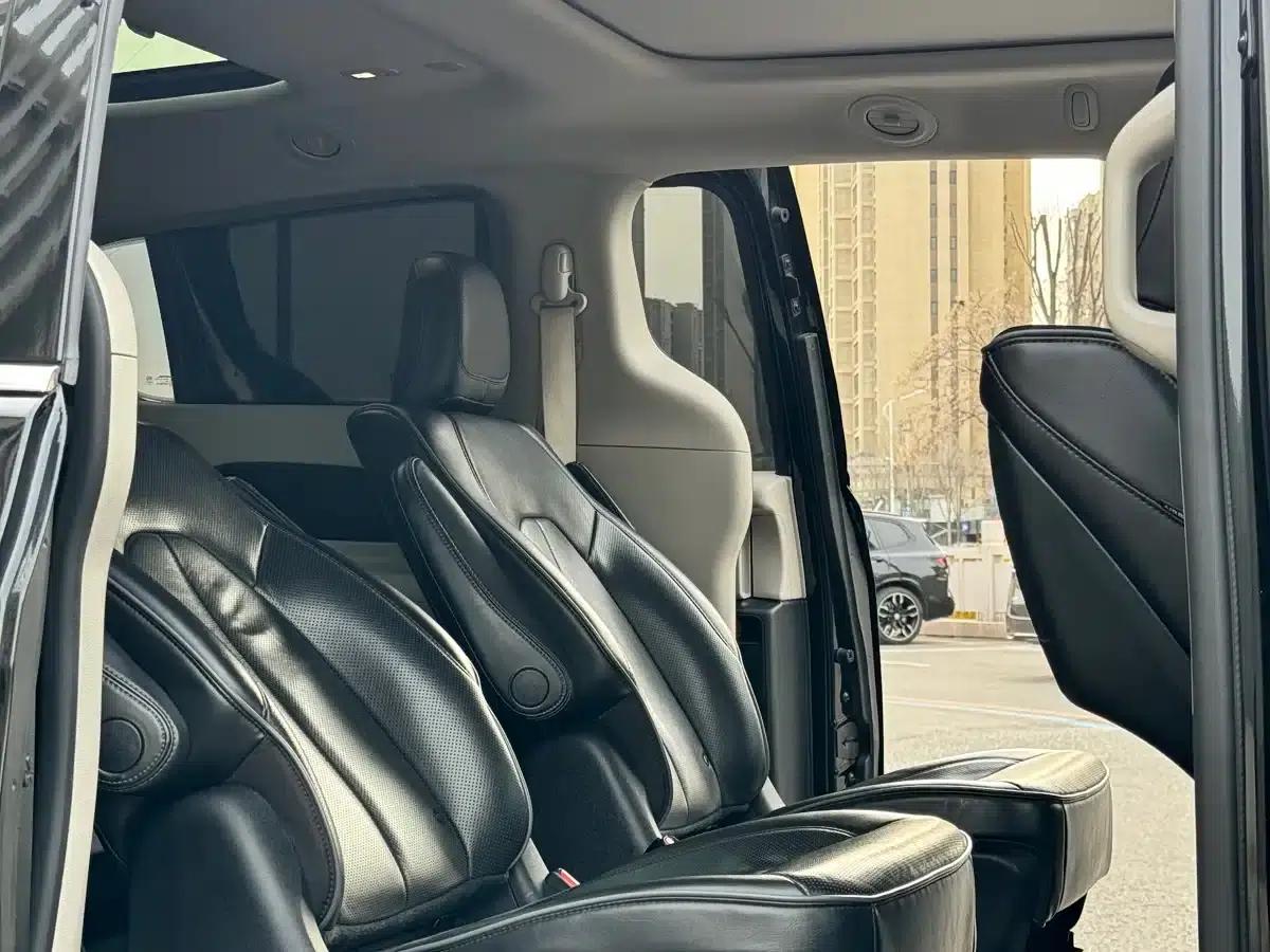 2019 Chrysler Grand Voyager PHEV (Imported) 3.6L Plug-in Hybrid — миниатюра 8