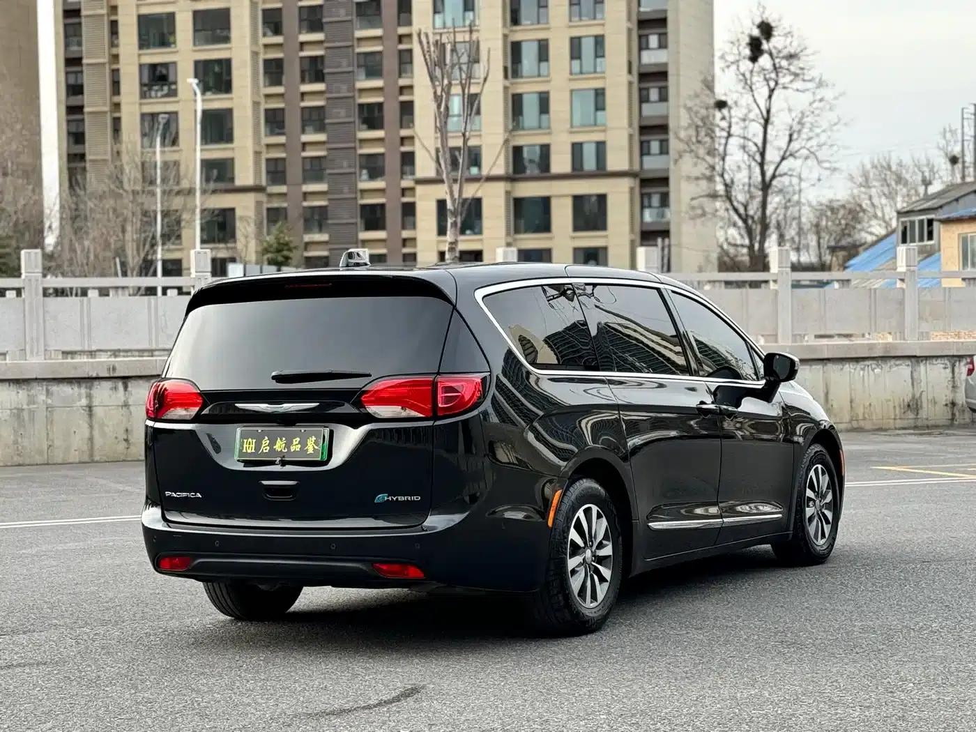 2019 Chrysler Grand Voyager PHEV (Imported) 3.6L Plug-in Hybrid — миниатюра 9