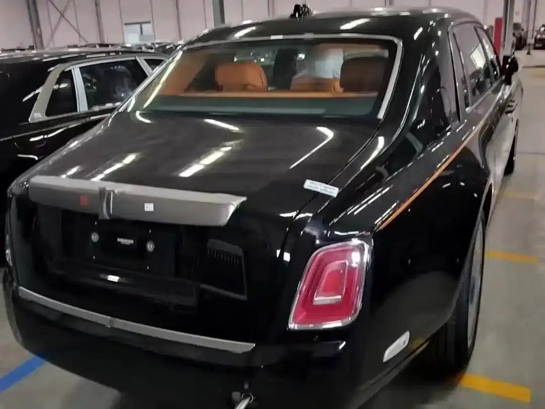 2024 Phantom Long Wheelbase Series II — миниатюра 2