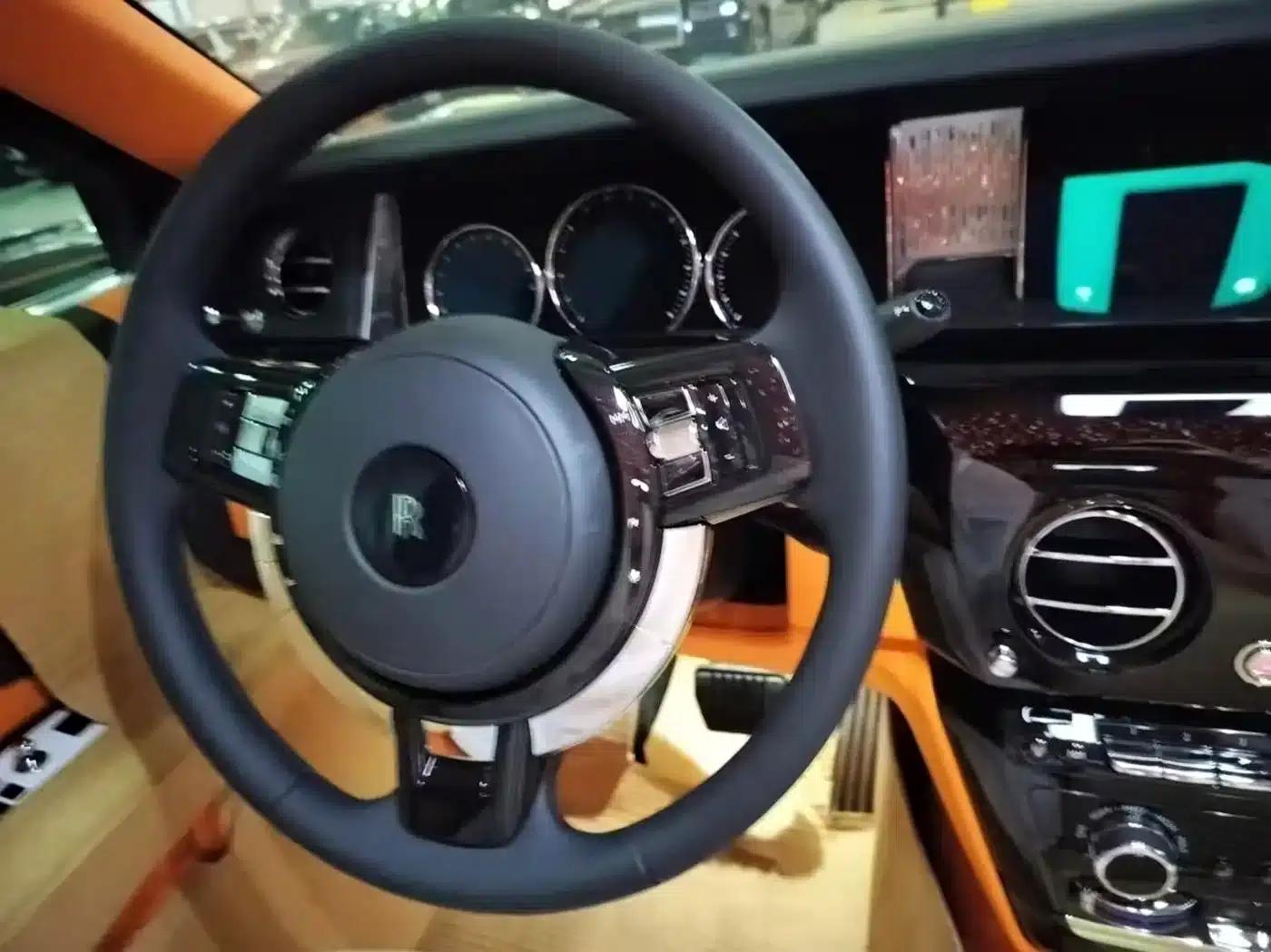 2024 Phantom Long Wheelbase Series II — миниатюра 3