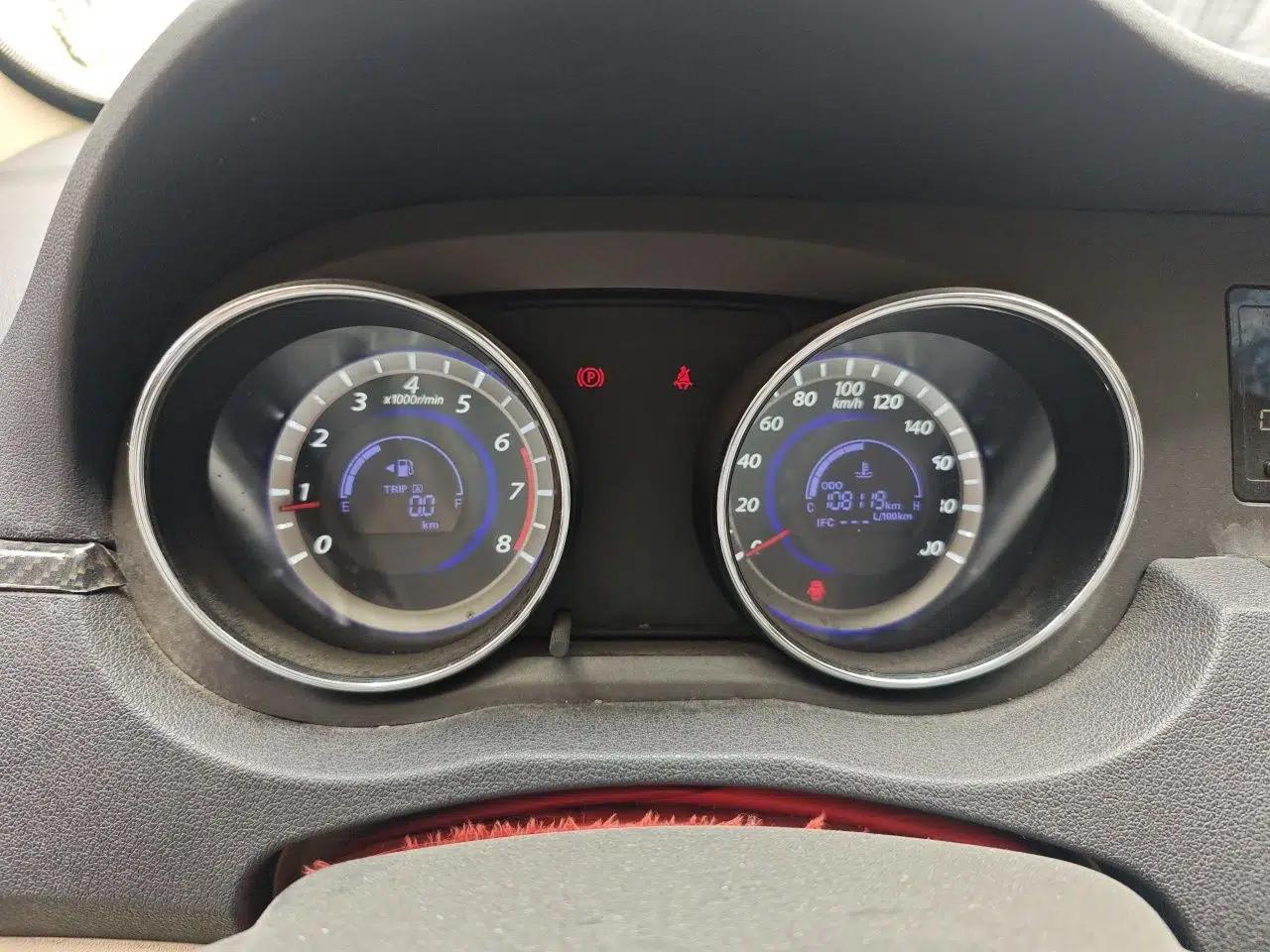 Great Wall C30 2013 1.5L Manual Luxury Model — миниатюра 12