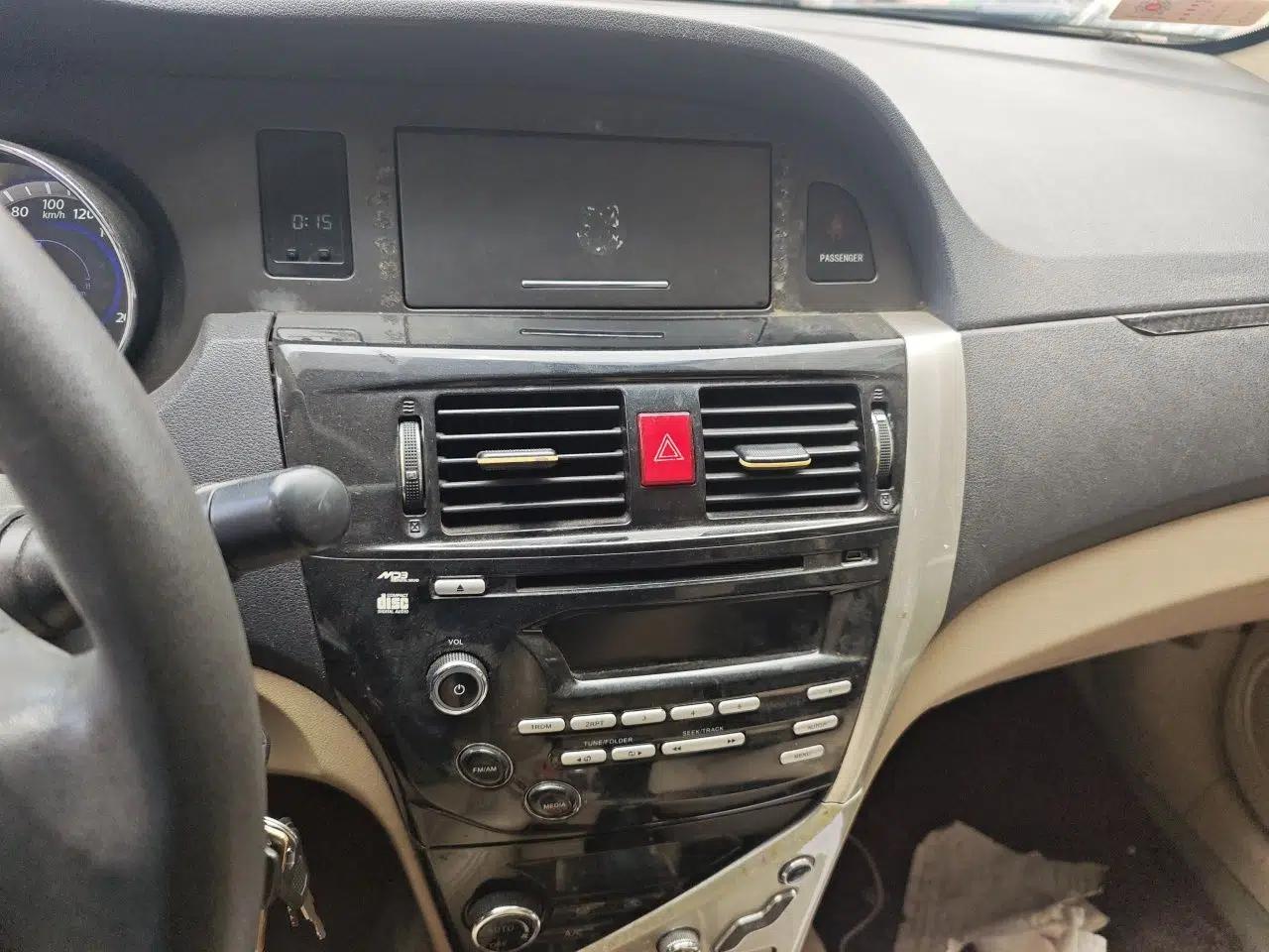 Great Wall C30 2013 1.5L Manual Luxury Model — миниатюра 14