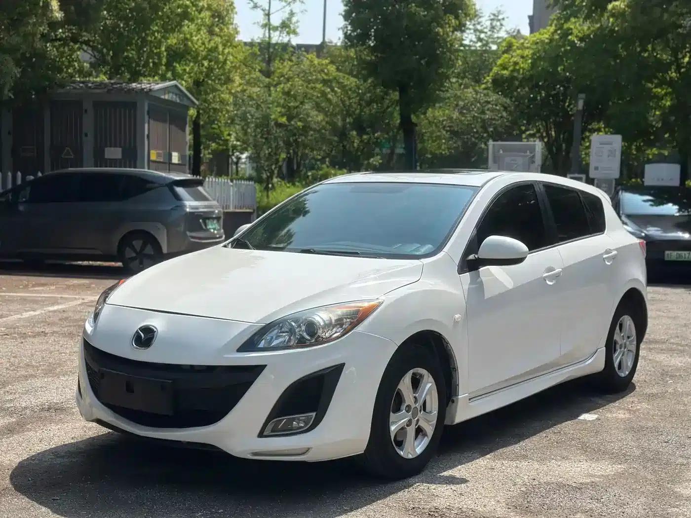 Mazda3 Axela 2013 Hatchback 1.6L Automatic Elite — миниатюра 1