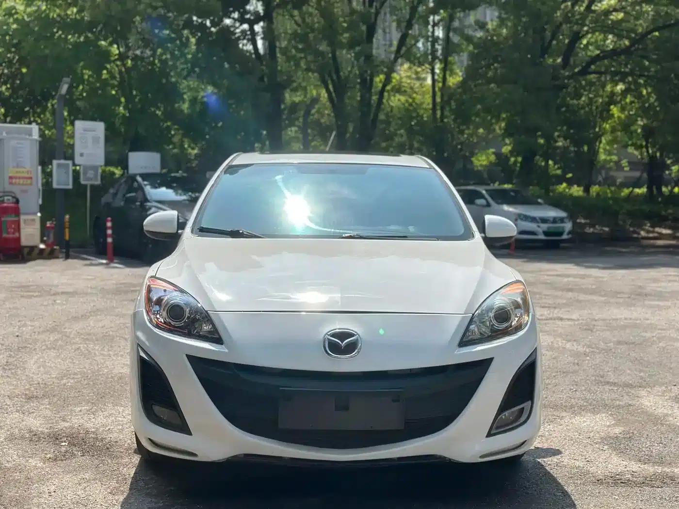Mazda3 Axela 2013 Hatchback 1.6L Automatic Elite — миниатюра 2