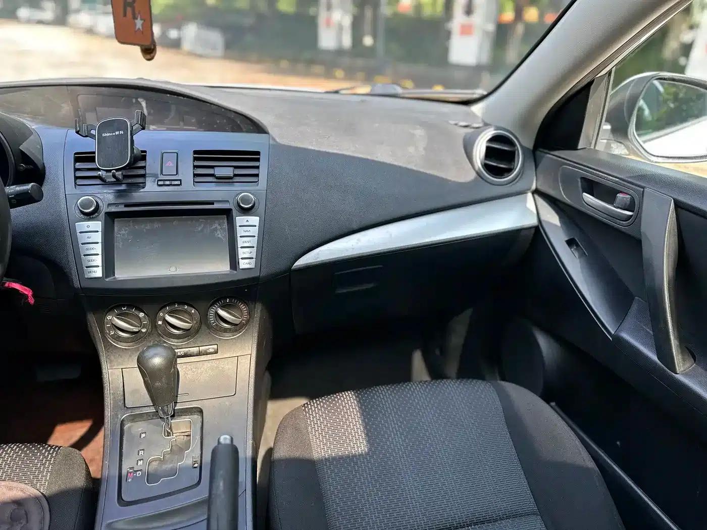 Mazda3 Axela 2013 Hatchback 1.6L Automatic Elite — миниатюра 11