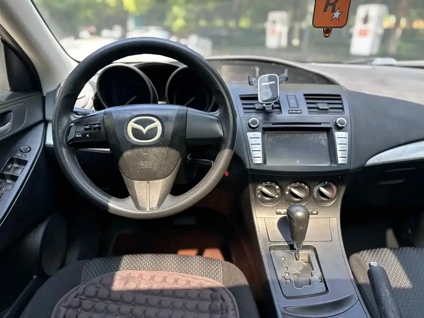 Mazda3 Axela 2013 Hatchback 1.6L Automatic Elite — миниатюра 12