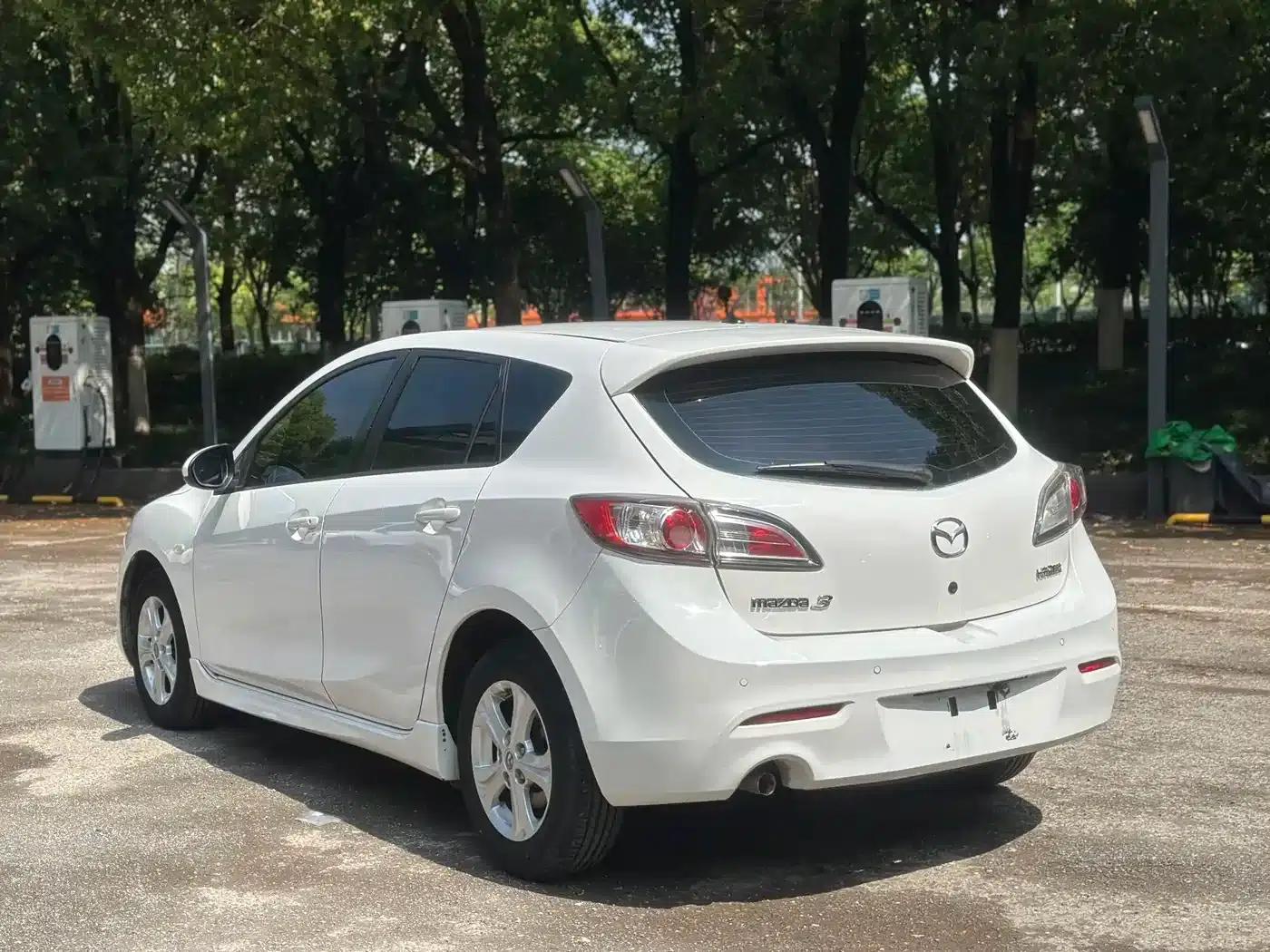 Mazda3 Axela 2013 Hatchback 1.6L Automatic Elite — миниатюра 4