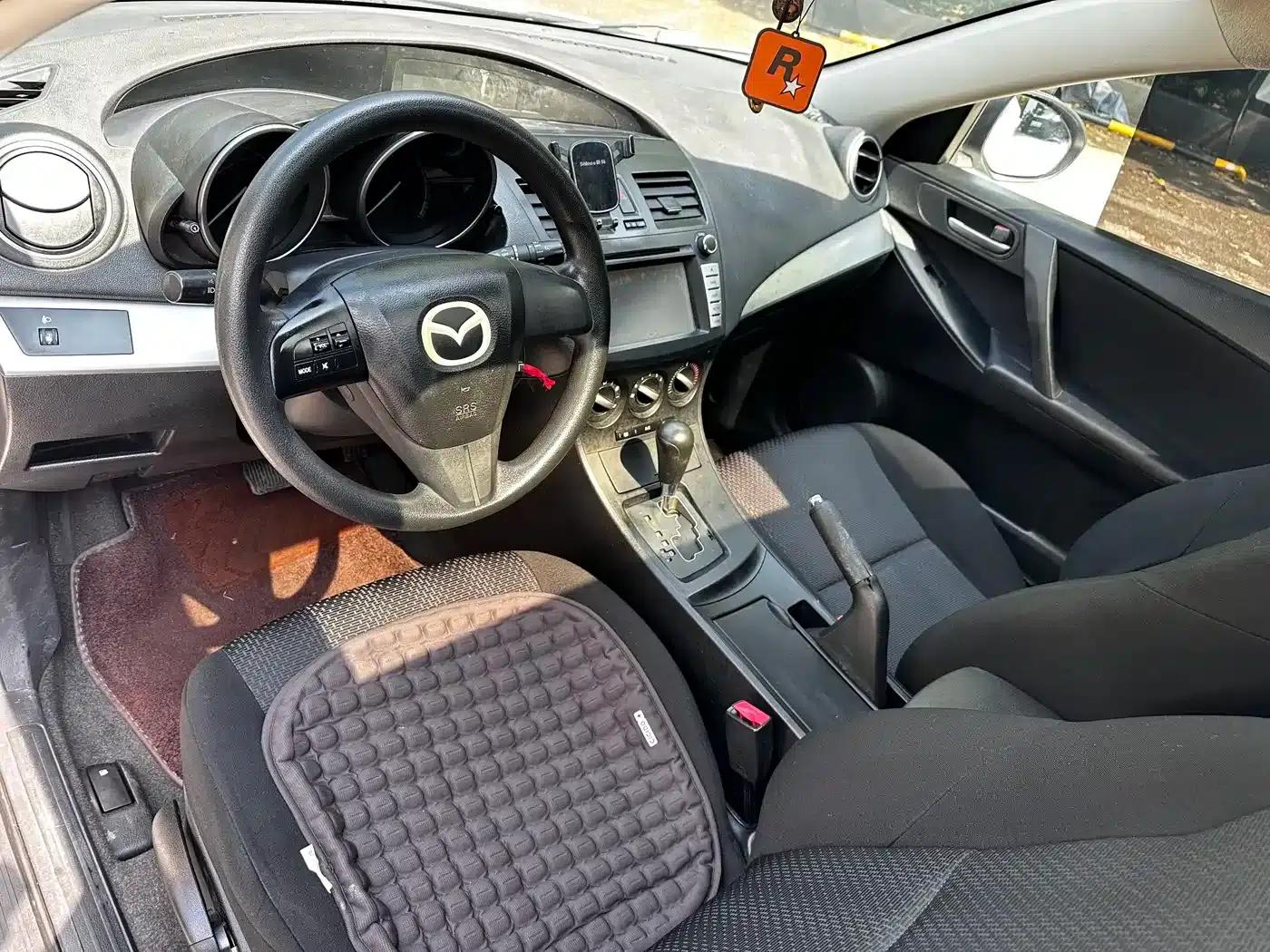 Mazda3 Axela 2013 Hatchback 1.6L Automatic Elite — миниатюра 8