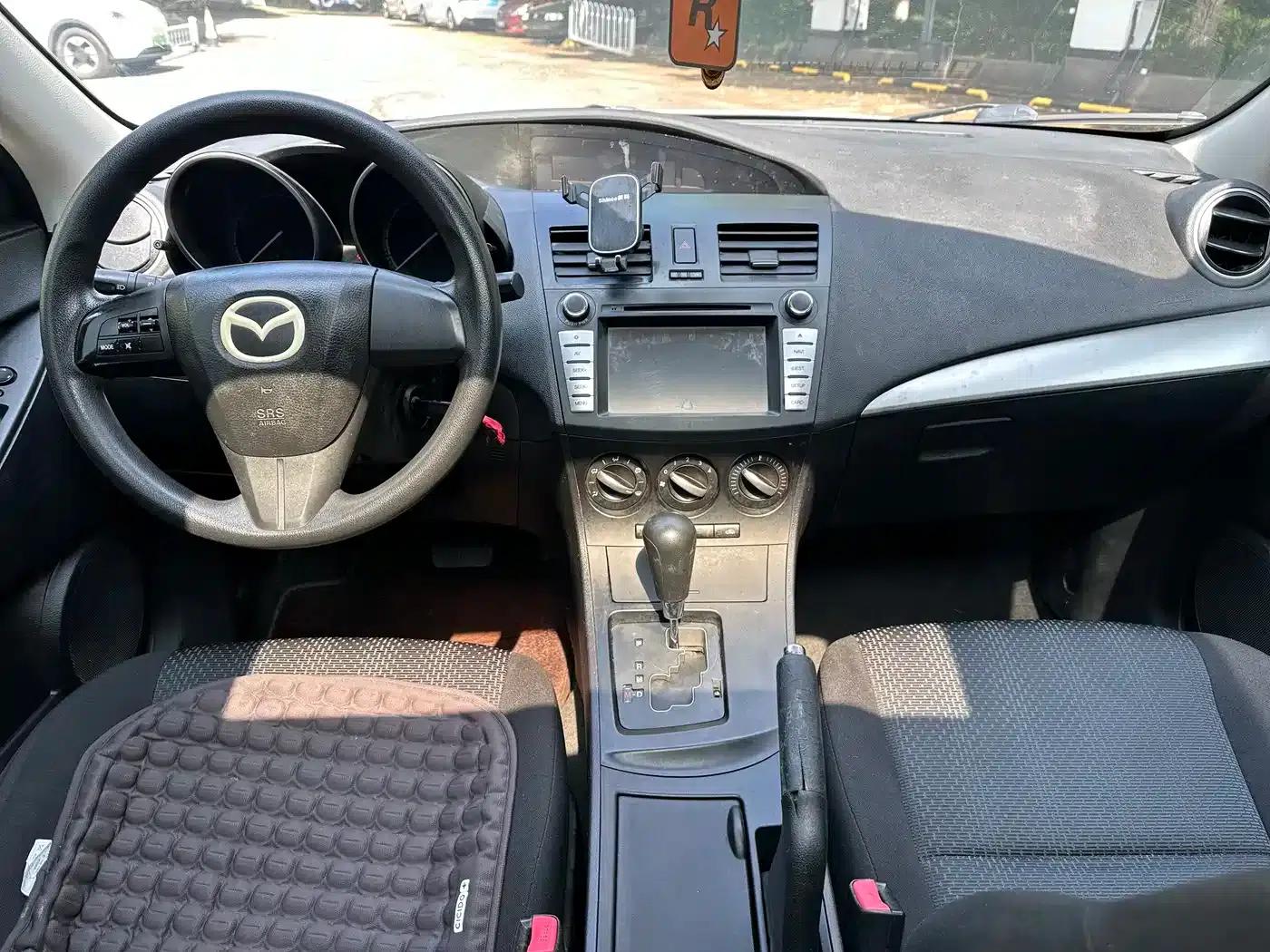 Mazda3 Axela 2013 Hatchback 1.6L Automatic Elite — миниатюра 10