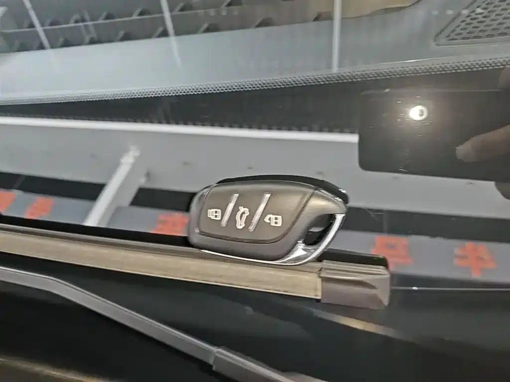 MG ES5 2025 525max Rear-Wheel Drive Intelligent Driving Edition — миниатюра 9