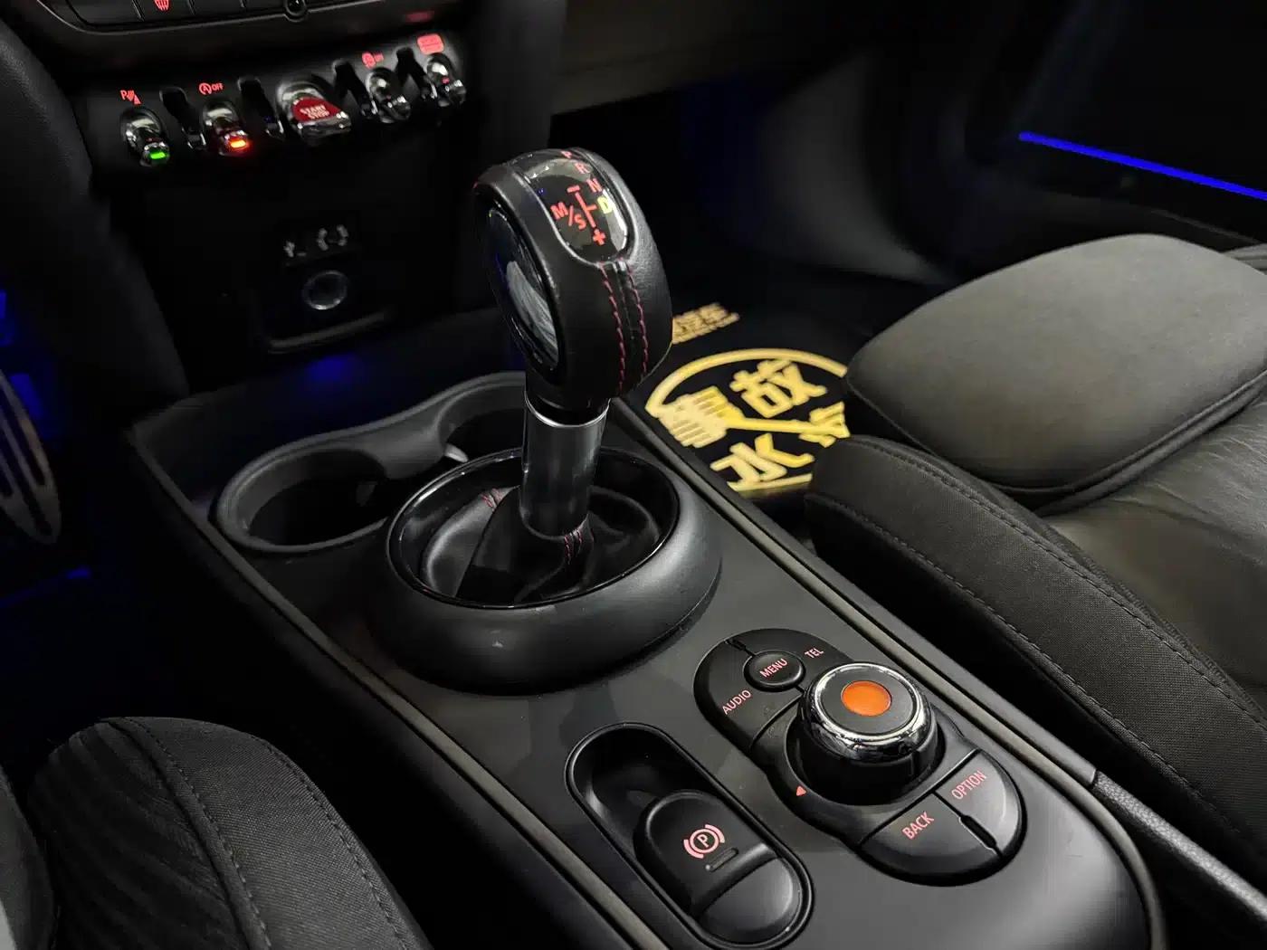 MINI JCW COUNTRYMAN 2018 2.0T JOHN COOPER WORKS — миниатюра 11