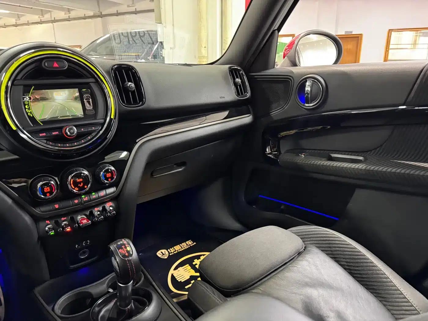 MINI JCW COUNTRYMAN 2018 2.0T JOHN COOPER WORKS — миниатюра 12
