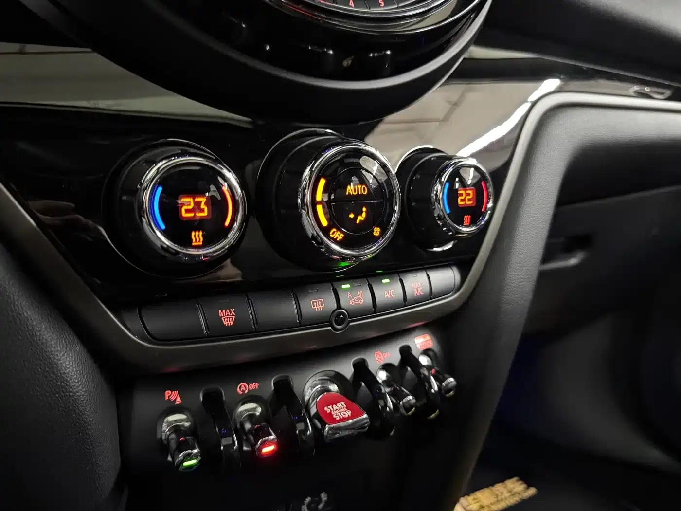 MINI JCW COUNTRYMAN 2018 2.0T JOHN COOPER WORKS — миниатюра 13