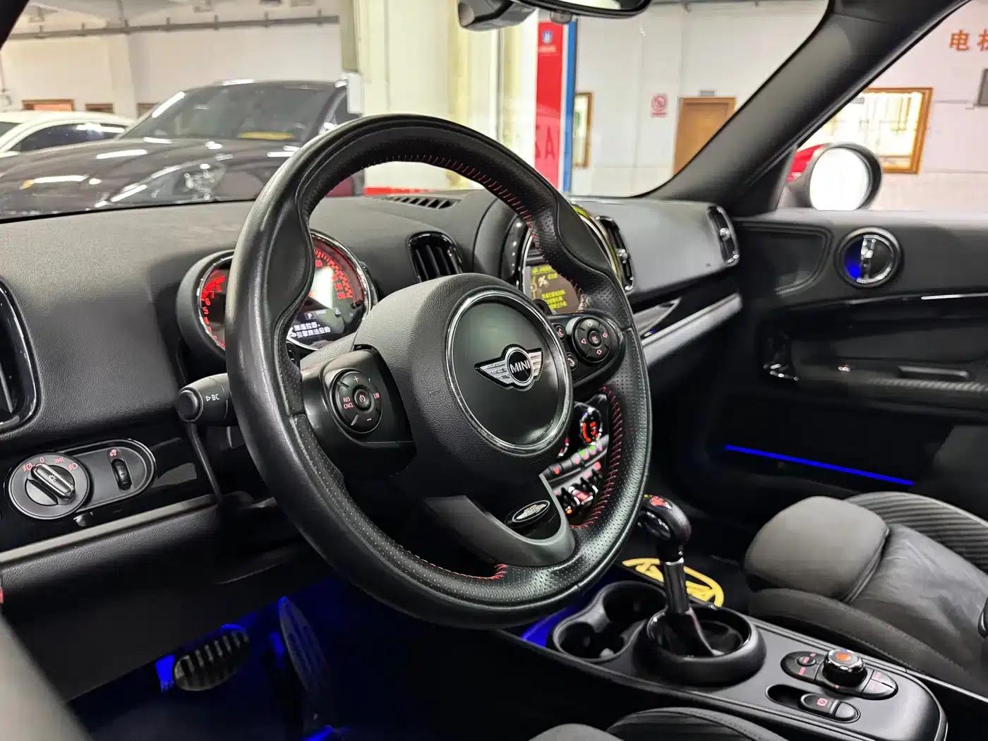 MINI JCW COUNTRYMAN 2018 2.0T JOHN COOPER WORKS — миниатюра 18
