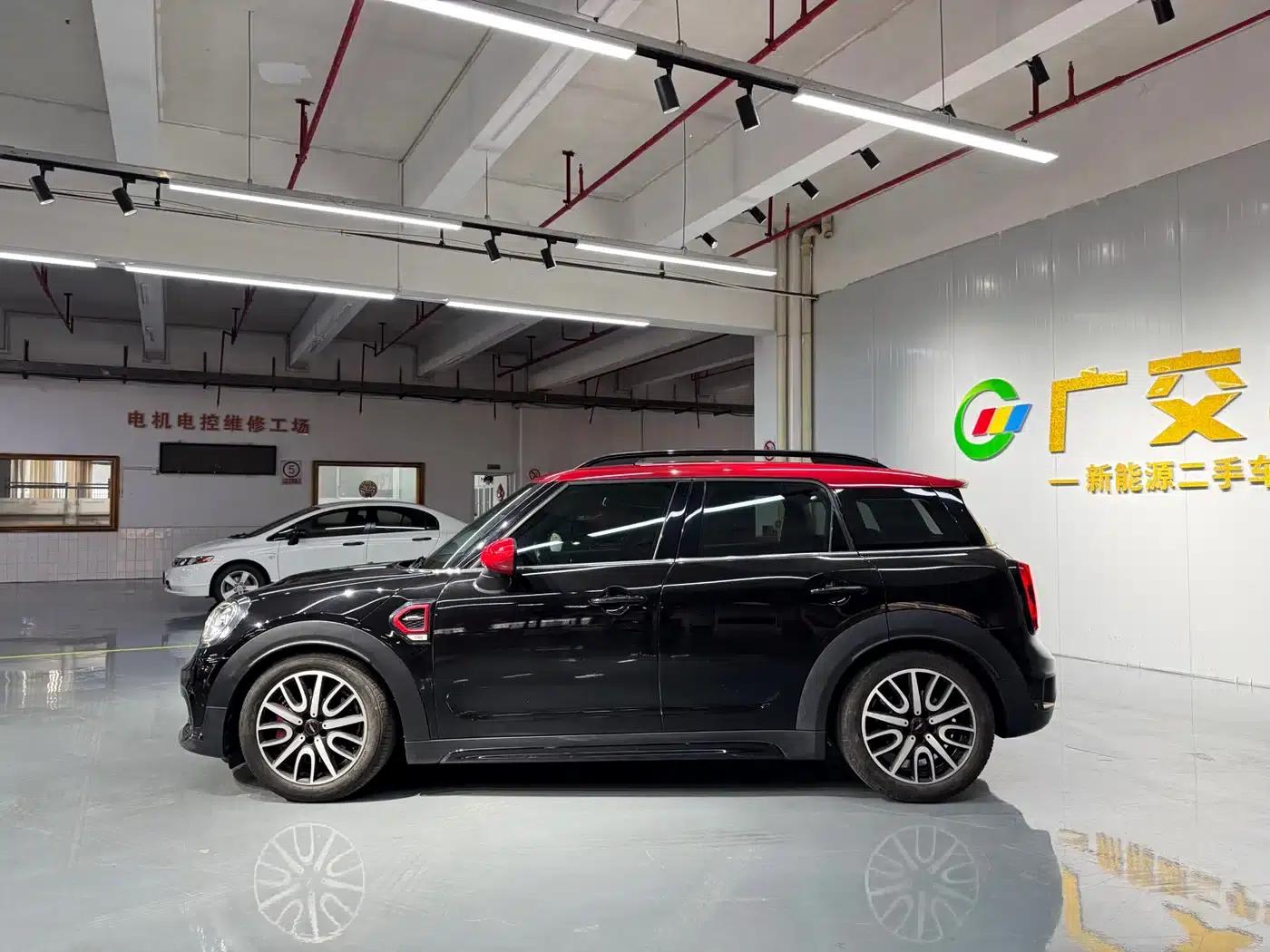 MINI JCW COUNTRYMAN 2018 2.0T JOHN COOPER WORKS — миниатюра 3