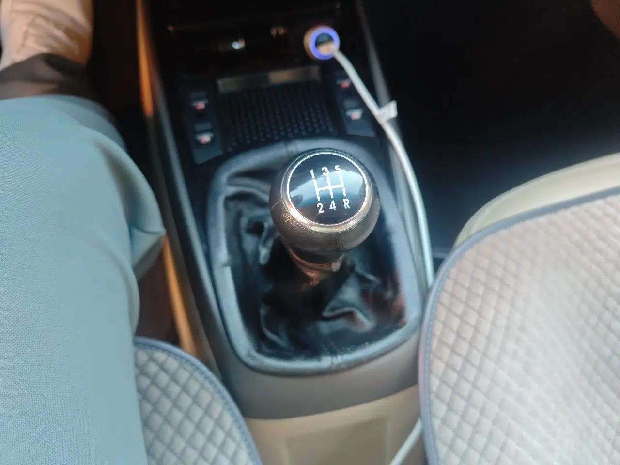Volkswagen Santana Vista 2008 1.8L Manual Sishang Model — миниатюра 15