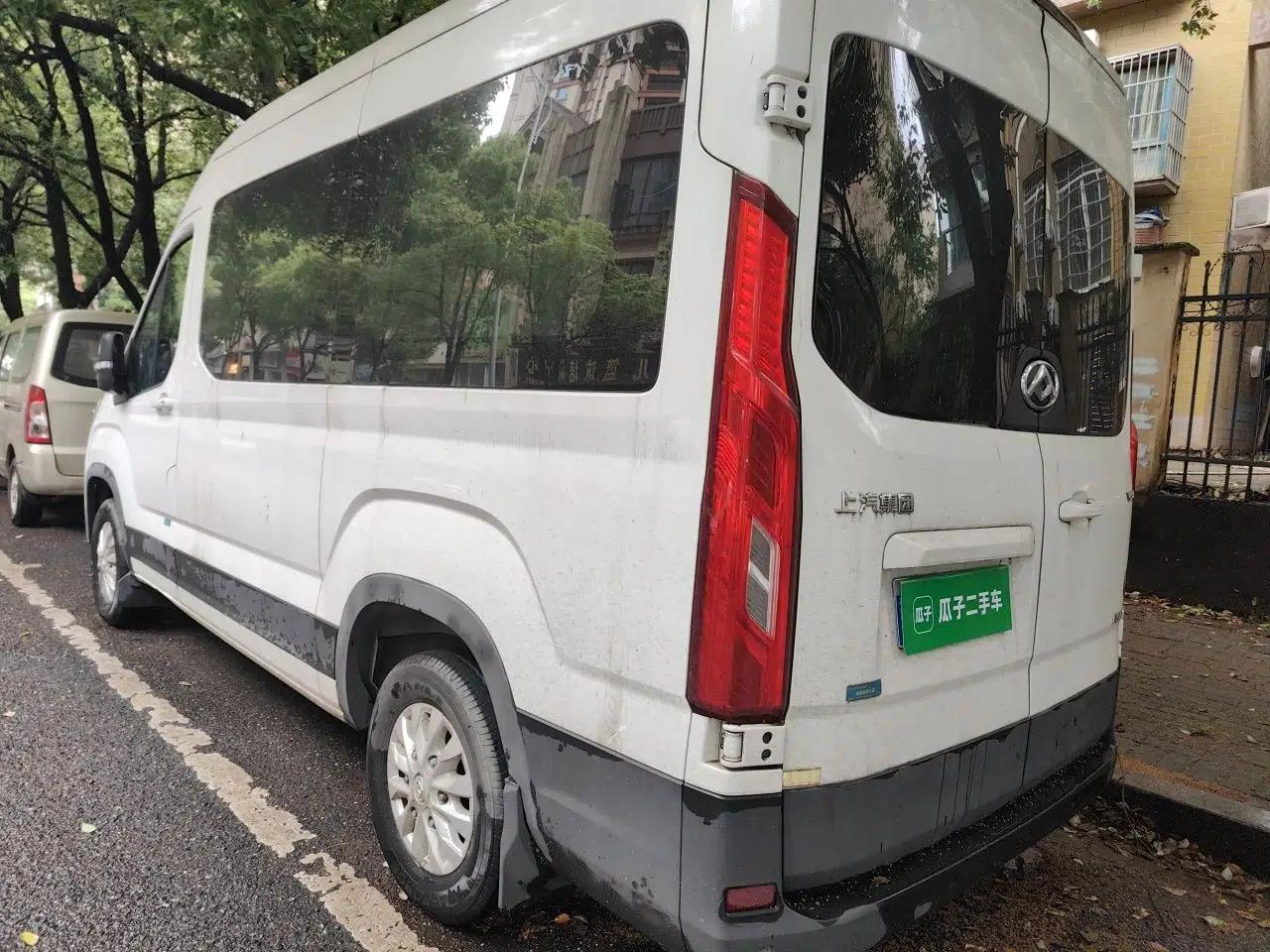 SAIC MAXUS Xintu V90 2022 2.0T Automatic Zhiyun King Rear-Drive Long Wheelbase High-Roof Design with Single Rear Tire—6/7 Seater — миниатюра 4