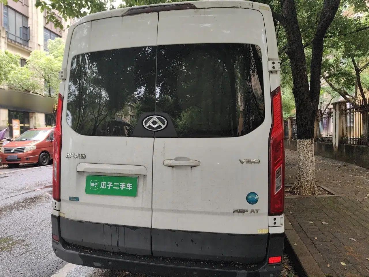 SAIC MAXUS Xintu V90 2022 2.0T Automatic Zhiyun King Rear-Drive Long Wheelbase High-Roof Design with Single Rear Tire—6/7 Seater — миниатюра 5