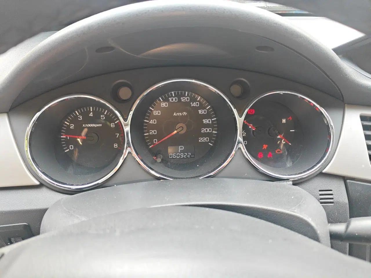 Dongfeng Aeolus H30 2014 CROSS 1.5L Automatic Value Edition — миниатюра 12