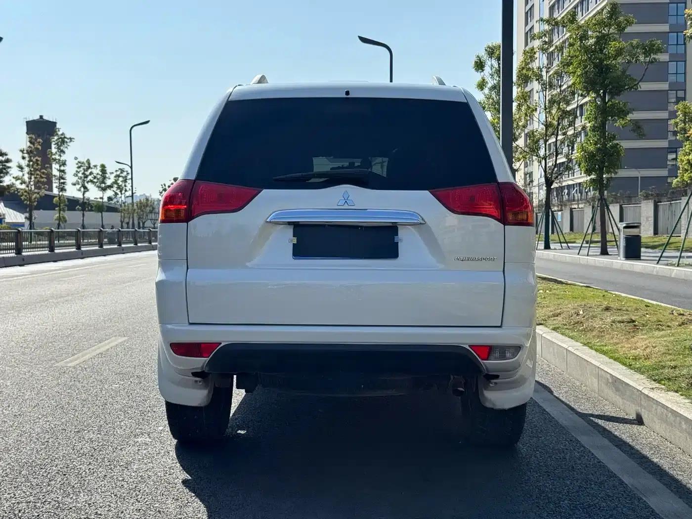 2013 Pajero Sport 3.0L Automatic 4WD Flagship Edition — миниатюра 11