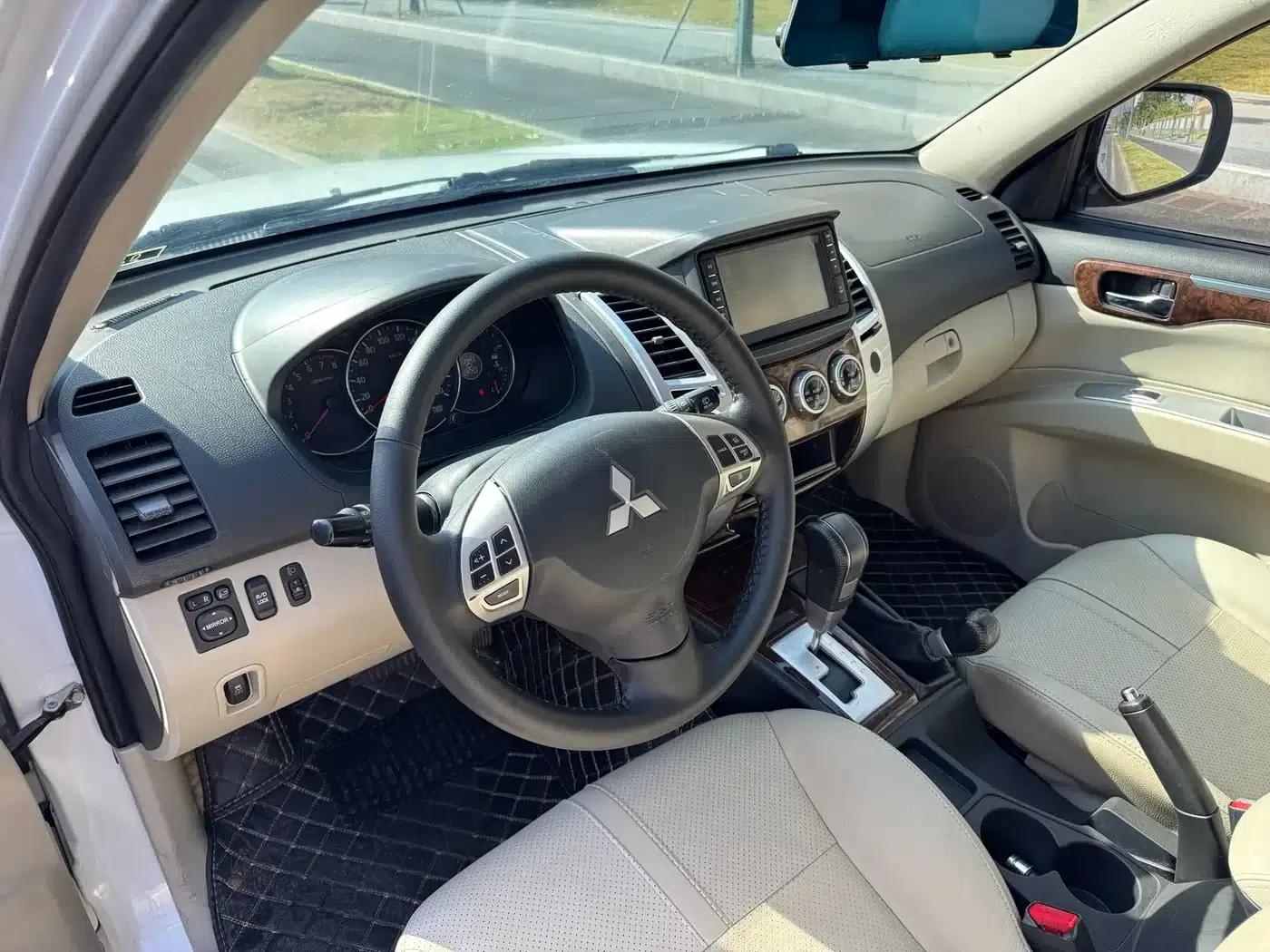 2013 Pajero Sport 3.0L Automatic 4WD Flagship Edition — миниатюра 17