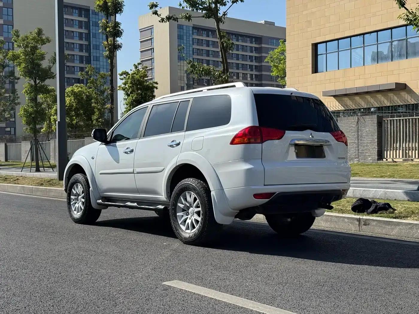 2013 Pajero Sport 3.0L Automatic 4WD Flagship Edition — миниатюра 25