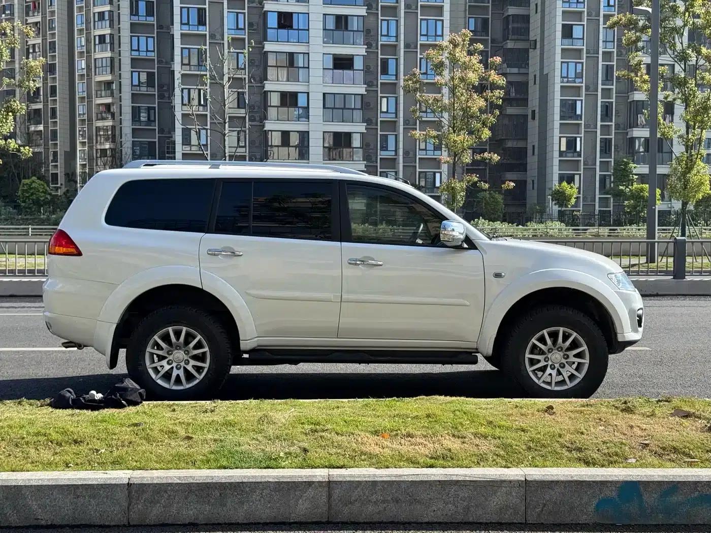2013 Pajero Sport 3.0L Automatic 4WD Flagship Edition — миниатюра 26