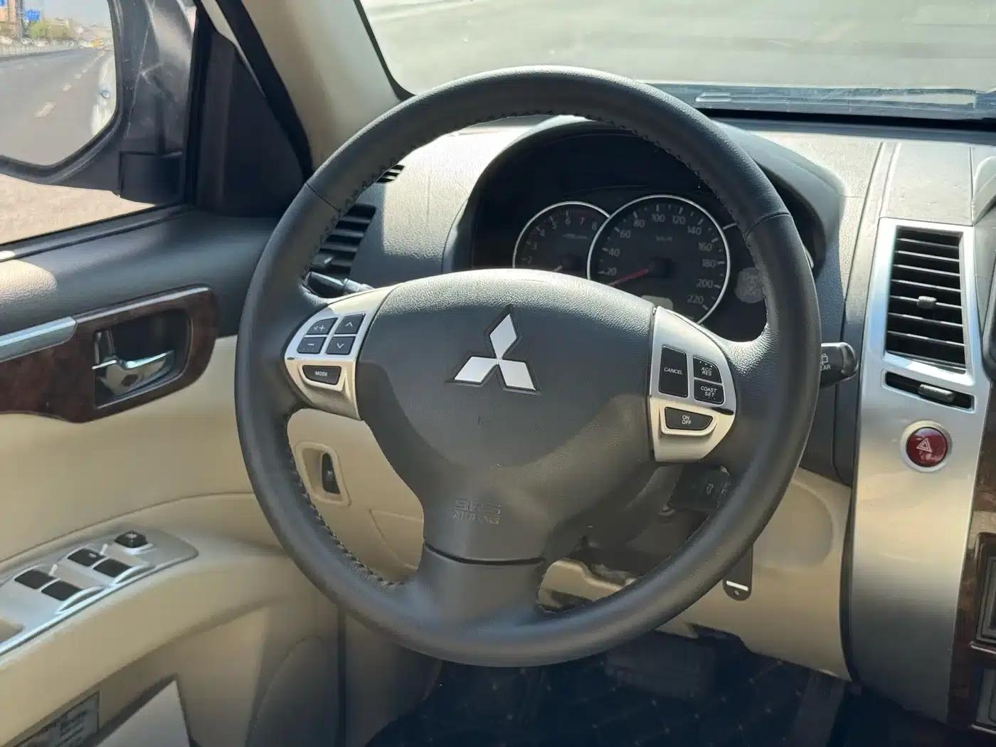 2013 Pajero Sport 3.0L Automatic 4WD Flagship Edition — миниатюра 4