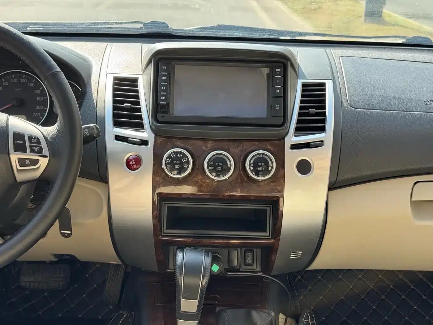 2013 Pajero Sport 3.0L Automatic 4WD Flagship Edition — миниатюра 6